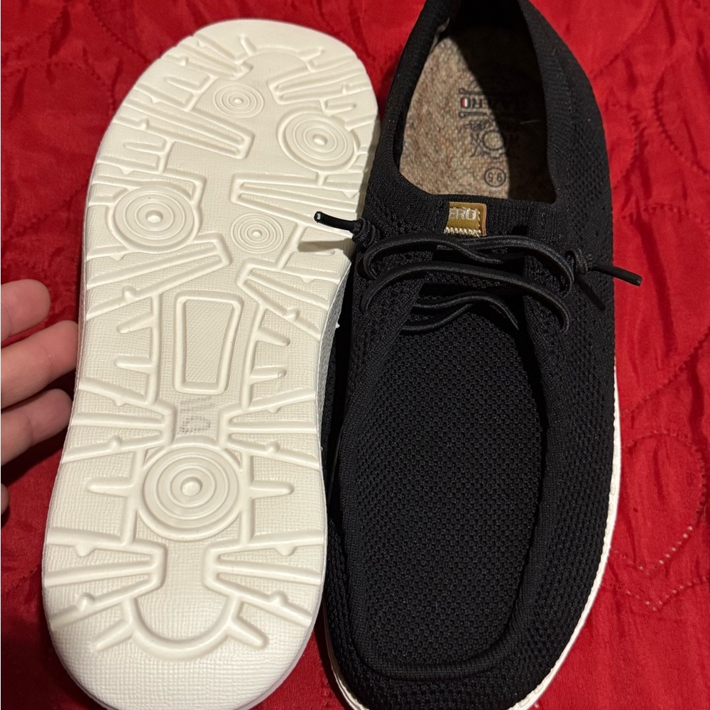 NWOT Itaero Black Women's shoes - Picture 4 of 6